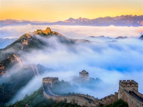 what mountains are by the great wall of china